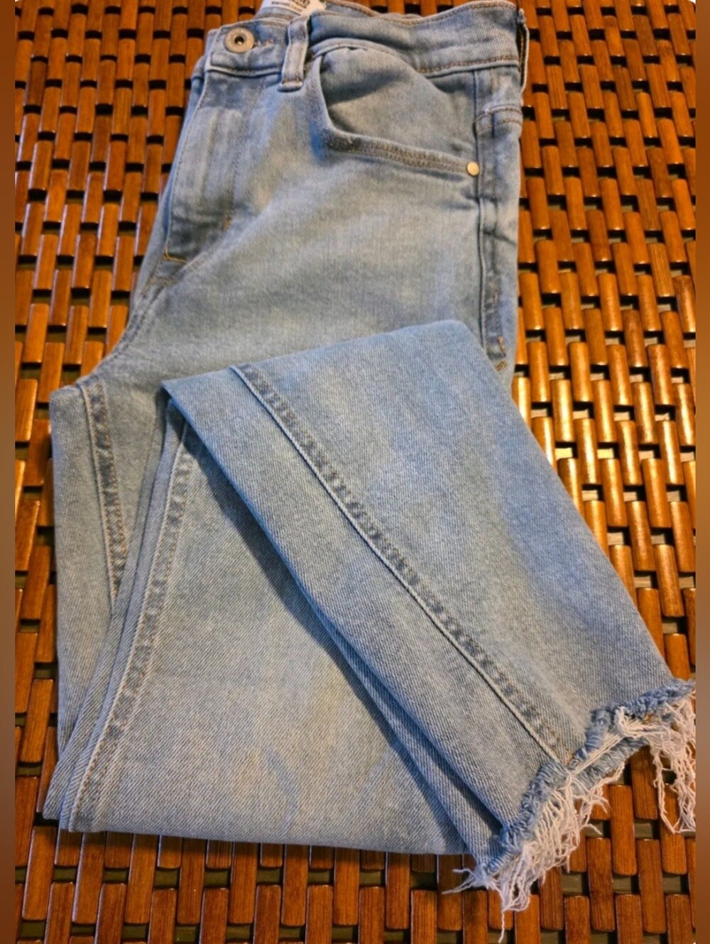 Kensie Light Wash Women's High-Rise Denim Jeans Ankle Cut Frayed Hem NWOT Size 2